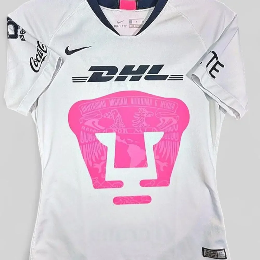 Special-edition 2018 Nike Pumas UNAM jersey ft. UNAM crest in vivid pink Sz S